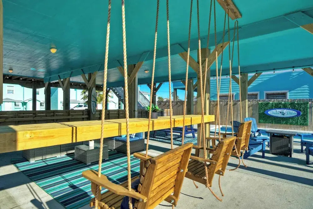 Sleeps 21, 2 Homes 2 Private Pools, Fire Pit, Swing Bar Walk to the Beach