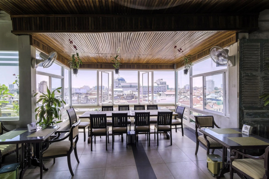 Paradise Hotel