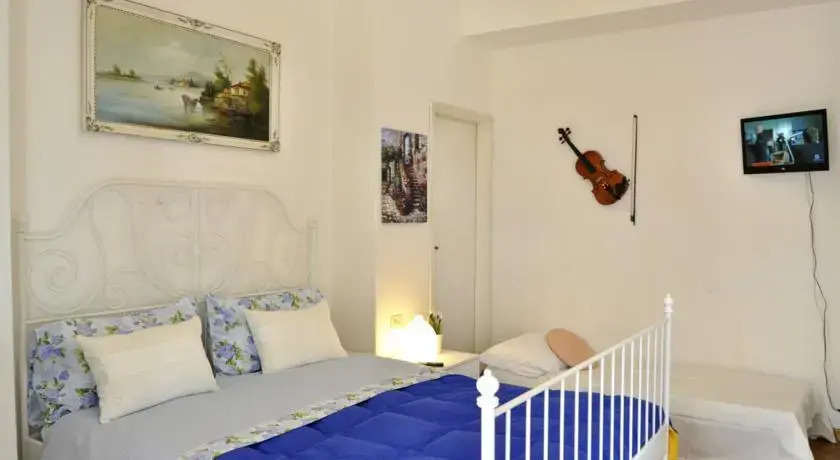 Vivaldi Balcony