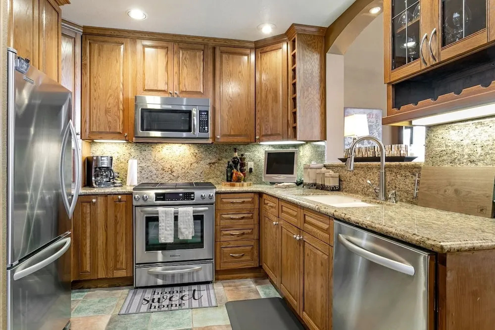 330 Chapel Square 3 Bedroom Condo by RedAwning