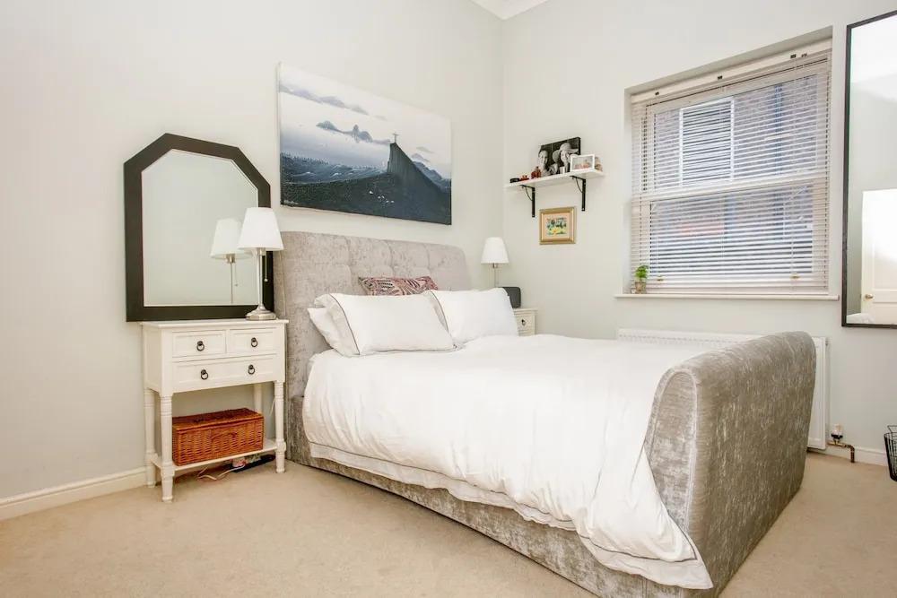 2 Bedroom Flat Near Shepherd's Bush Sleeps 4