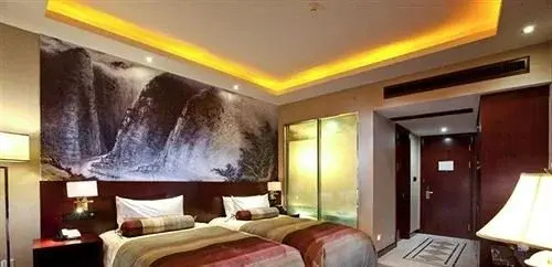 Quzhou Longyou Blue Sky Hotel