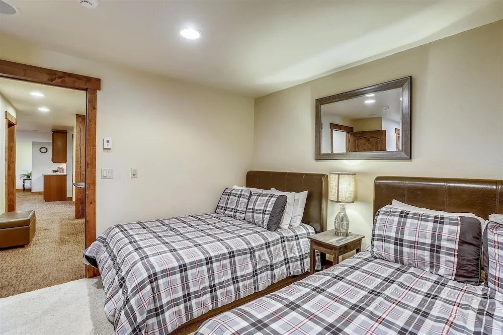 Highlands Getaway 4 Bedroom Home by RedAwning