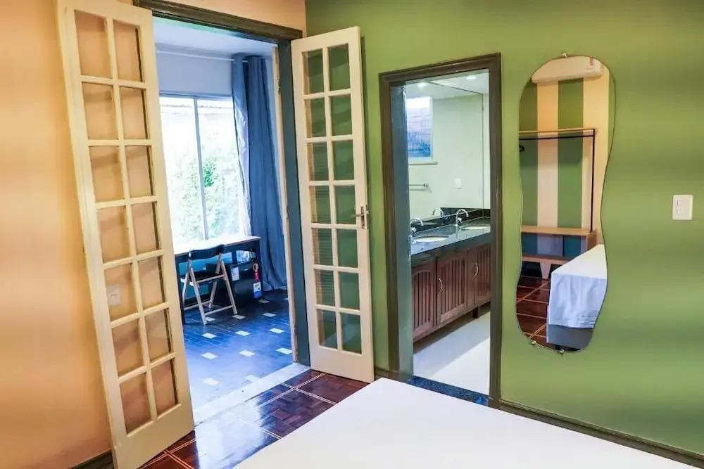 Local Hostel e Suites Belem
