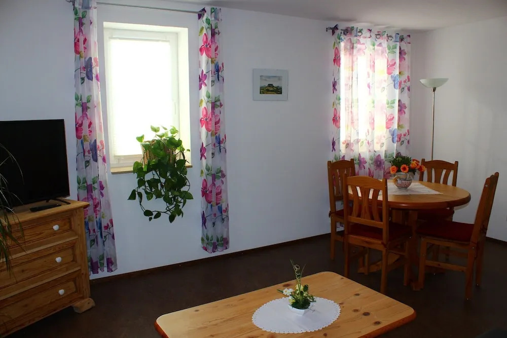 Cosy Apartment in Weissig With Garden