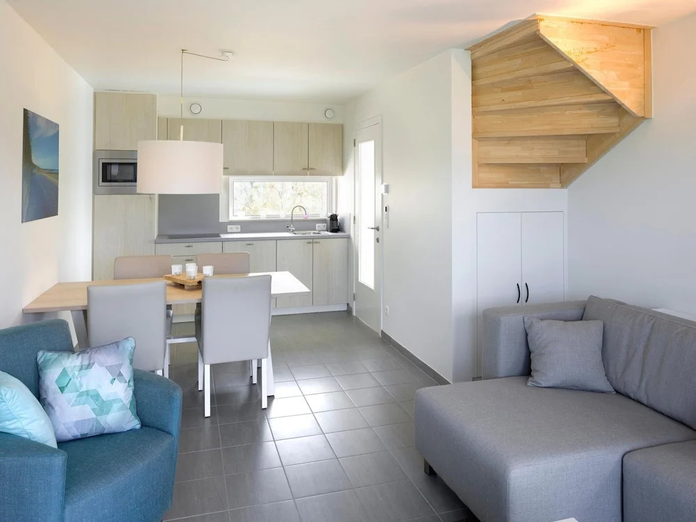 Modern Holiday Home, Near the Sea