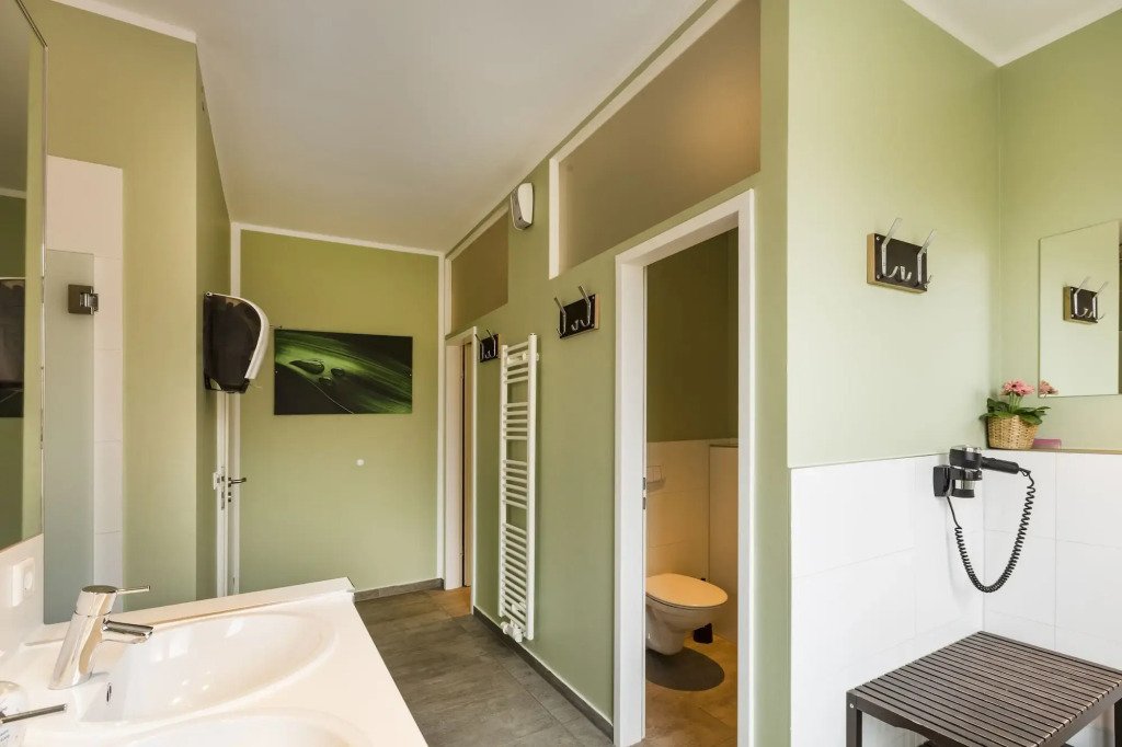 Five Reasons Hostel & Hotel