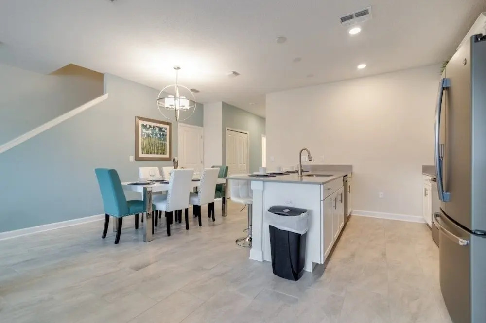 5-Bed Th, Well Appointed & Sure To Please! 1551 Sd Townhouse