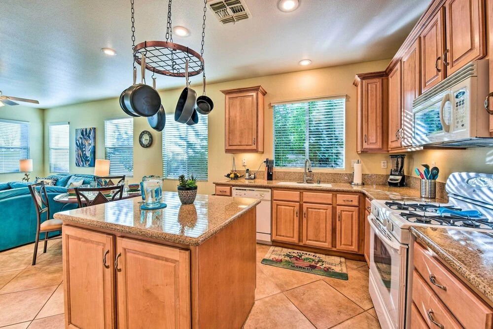 Indian Palms Resort Home w/ Yard & Community Perks