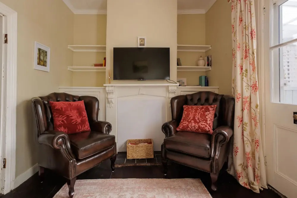 Wollaston House by the BnB Collection