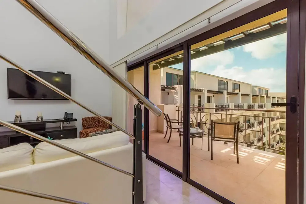 2BR Duplex Palmaruba Condos w Great Location