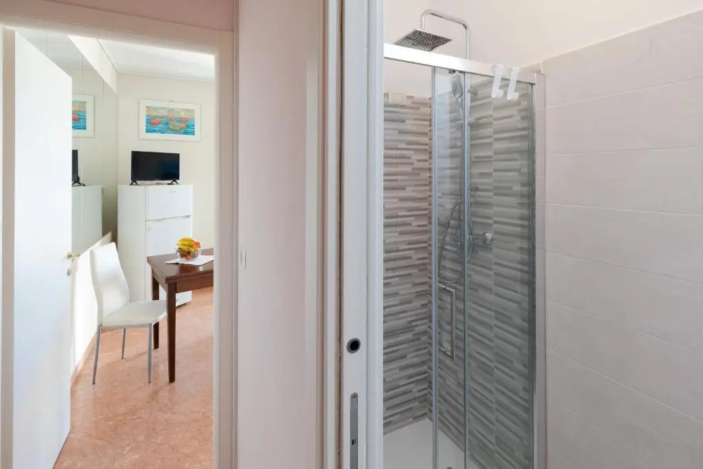110 - Casa Sole VISTA MARE, in centro 100 metri Spiaggia
