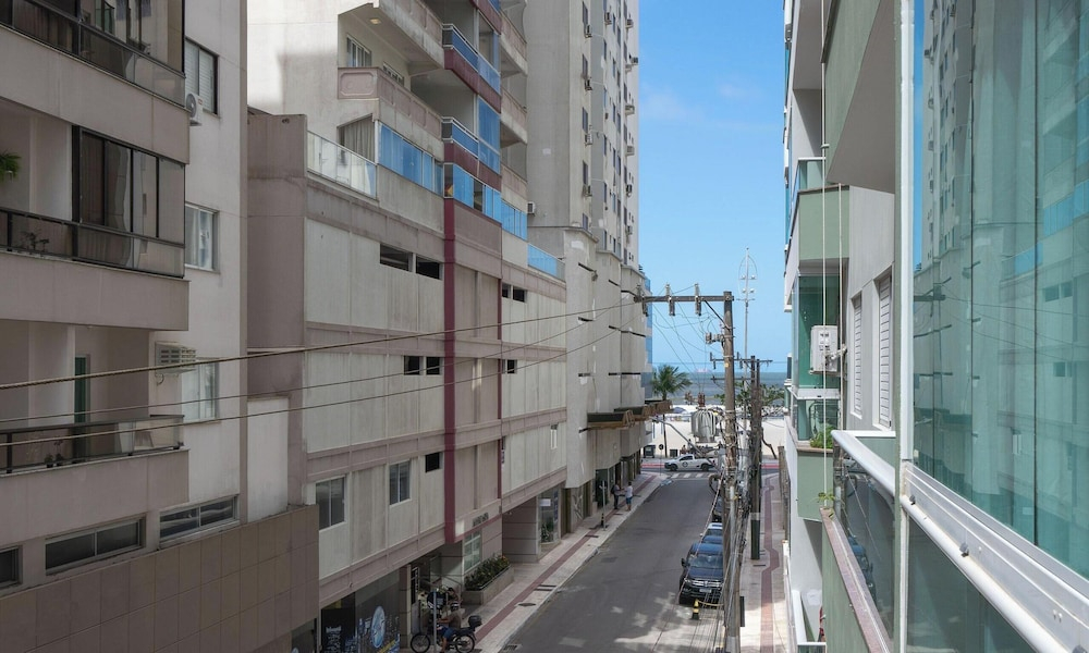 3BR apt 110m to Beach, Near BC Sights Drb0205