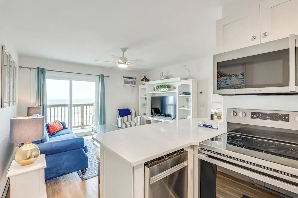 Ocean-view Condo: Steps to North Topsail Beach!