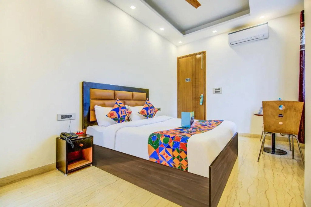 Fabhotel Floyd