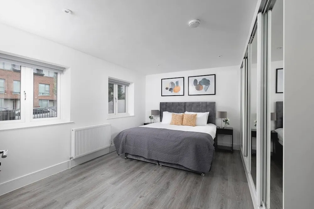 Skyvillion Vineyard Court, Enfield, 2 Bed, With Garden