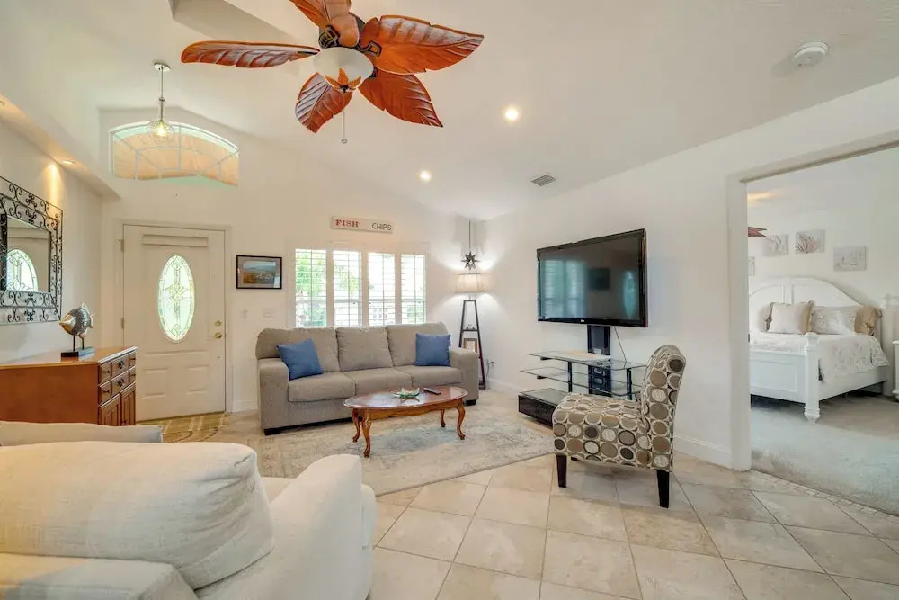 Canal-front Relaxation: Crystal River Home w/ Dock