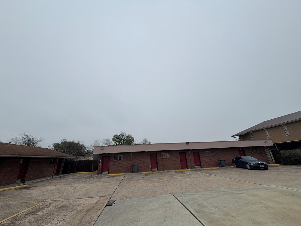 Hiway Inn
