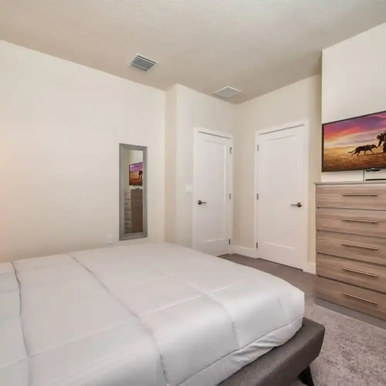 Spacious New Modern Retreat