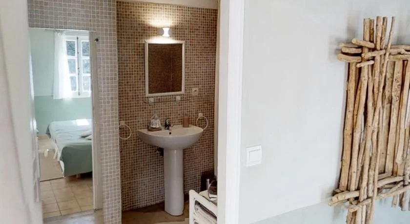 Domaine de Rhodes - 5 Chambres et 7 locations de vacances