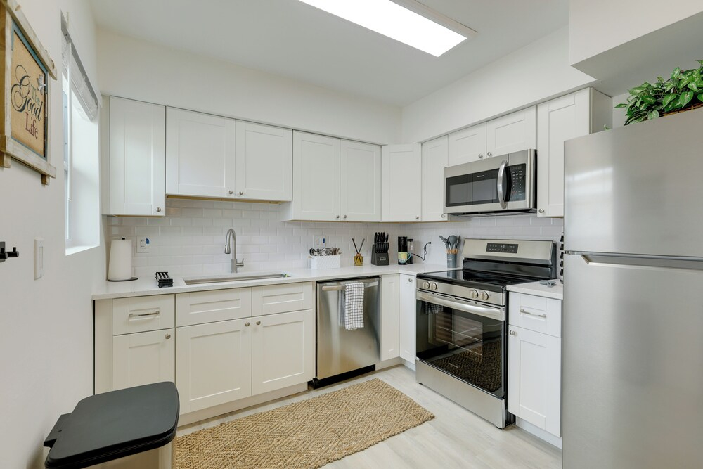 Intracoastal Getaway! North Palm Beach Apartment