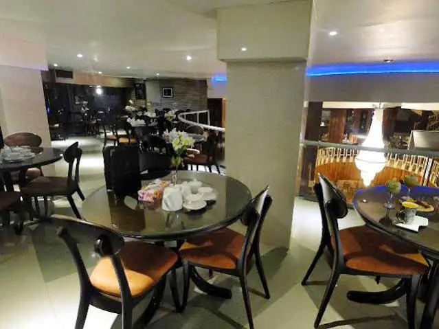Hotel Piroozy
