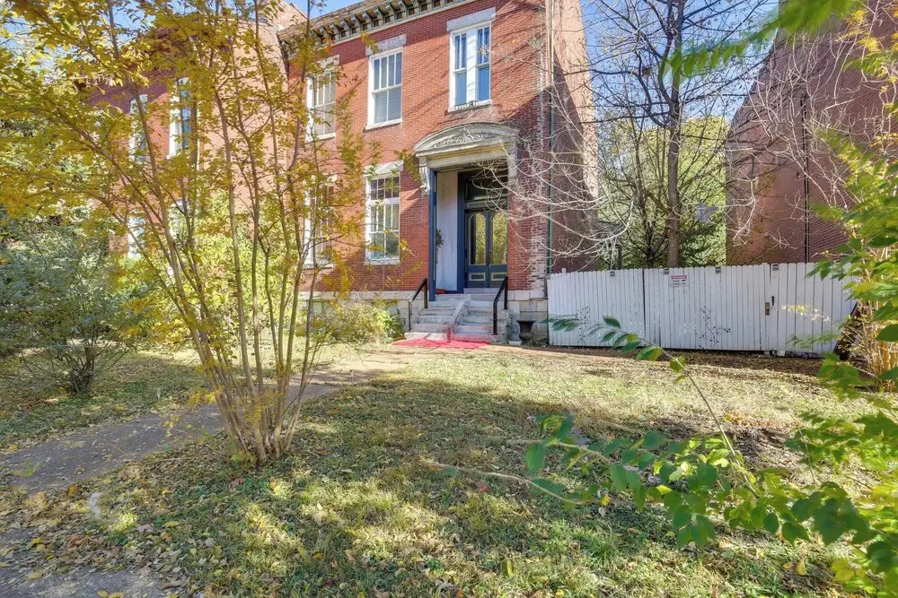 Heart of St Louis! Walkable Soulard Apt w/ Loft