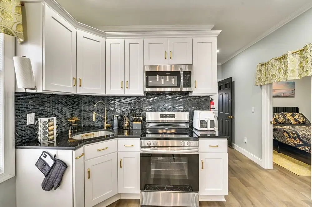 2 Mi to Downtown: Charming Apt in Schenectady!