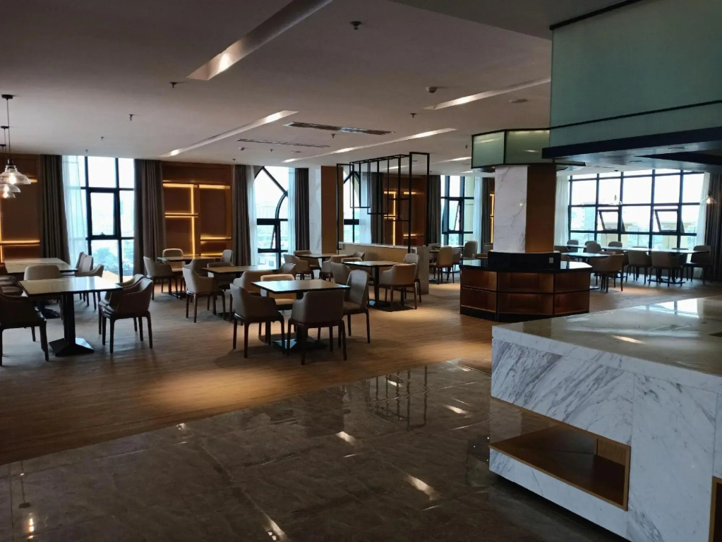 Mangshi Bailongshe Hotel (Dehong Mangshi Airport Dehong Mangshi Square Branch)