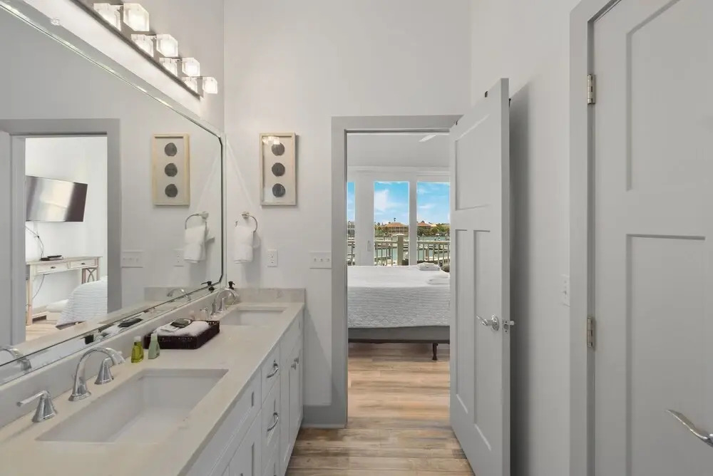 Casa De Playa Del Rey Imc4 3 Bedroom Condo by Redawning