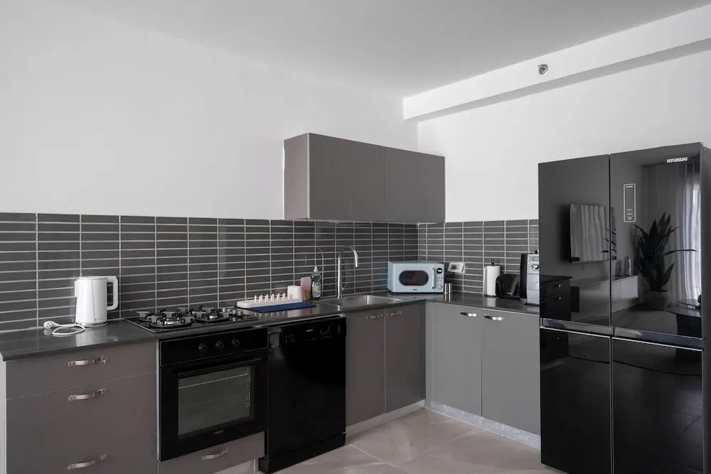 O&O - 2 BR Stylish & Modern Apartment