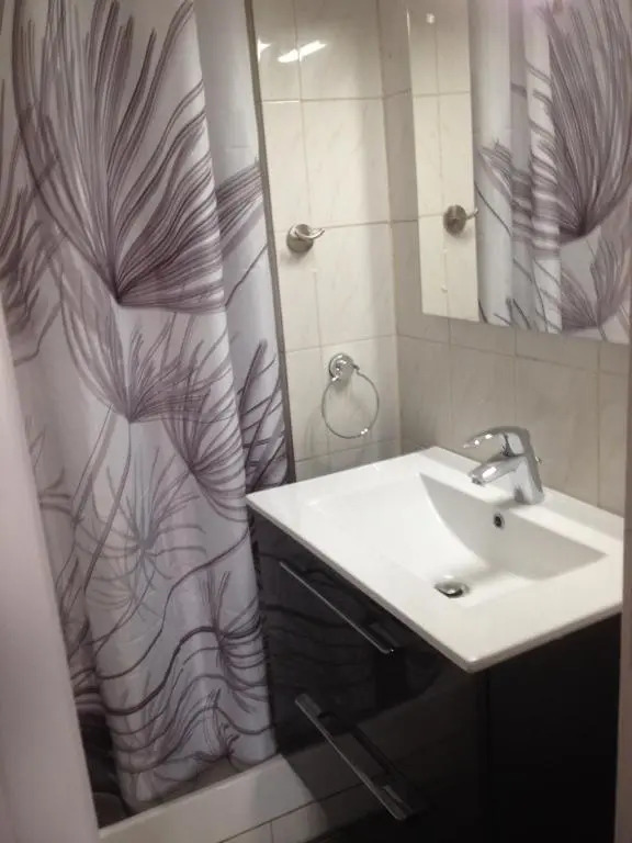 studio collioure avec wifi à 20 m de la plage