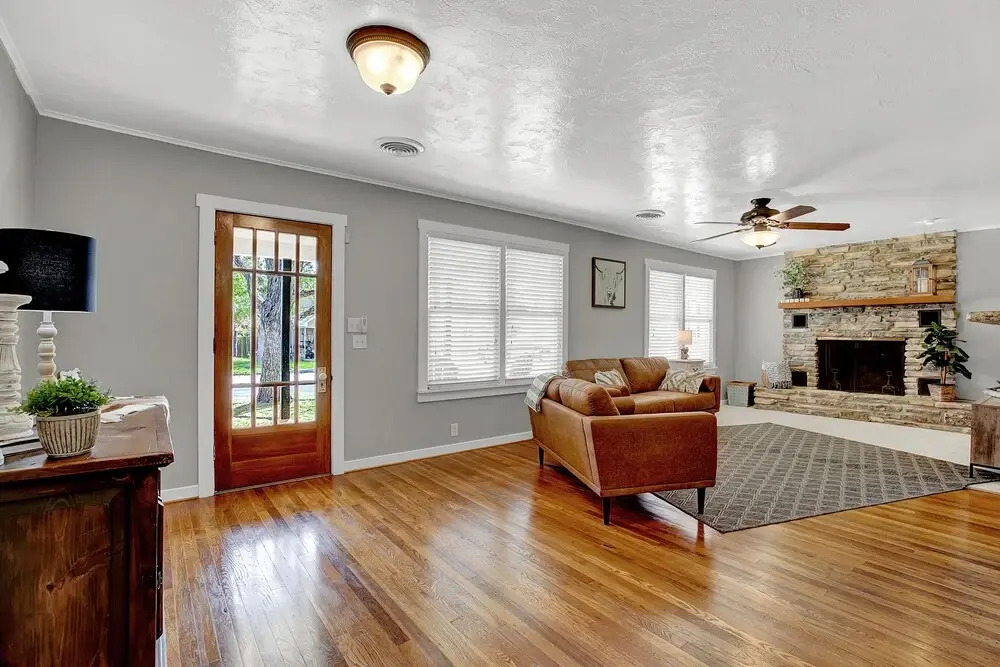 Upscale Home 15 Min Walk to Main St. With Grill!