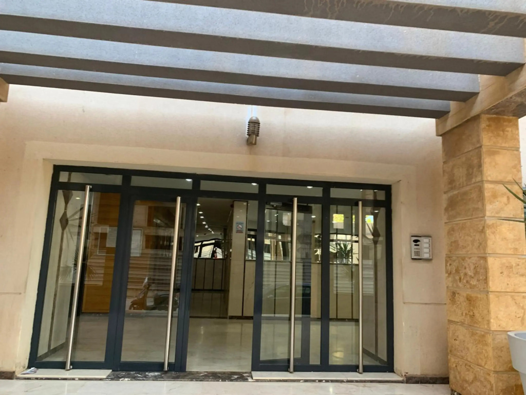Charmant appartement f4 à la résidence Hasnaoui Oran POUR FAMILLE OU PRO UNIQUEMENT