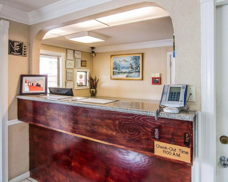 Econo Lodge Richmond Hill