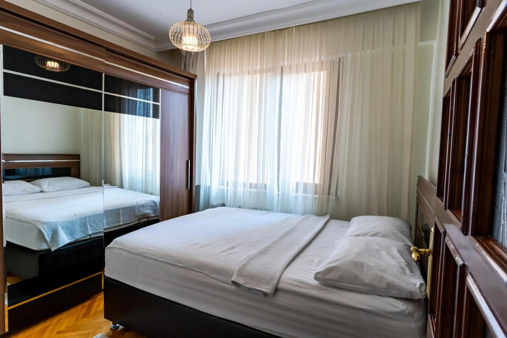 All air conditioned & Heated 3 Bedrooms Flat in the City