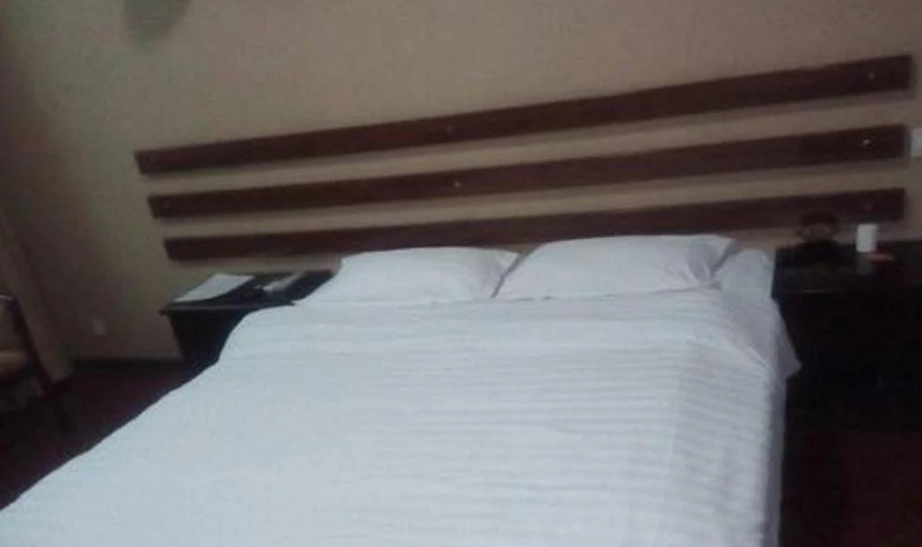 Anxian Tongxin Business Hotel