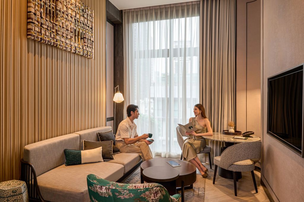 Madi Paidi Bangkok, Autograph Collection