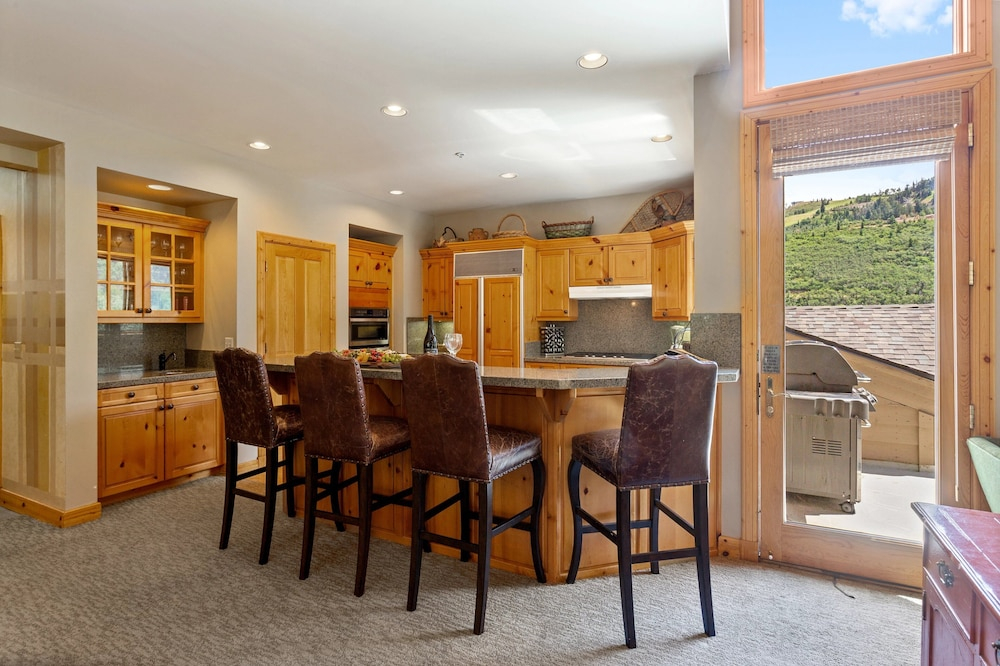 Trail's End Lodge at Deer Valley Resort - Four Bedroom Residence with Spa #18 4 Condo