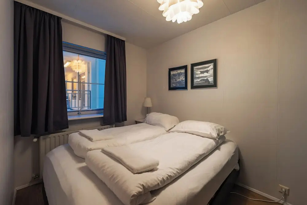LL Properties - H99 Main Street Stay