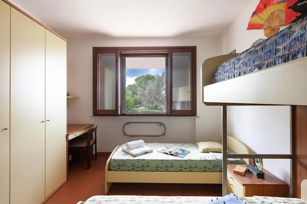 Villa Menhir with pool garden and tennis - Happy Rentals