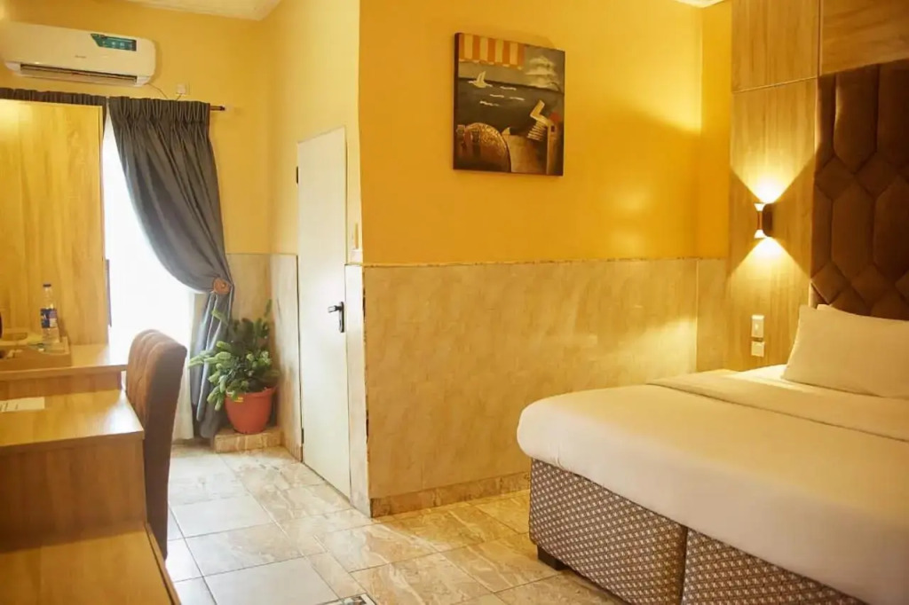 Coronia Hotel