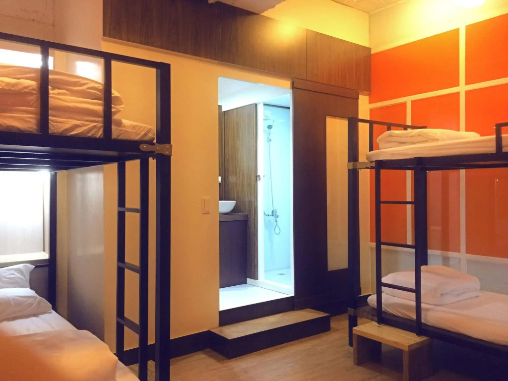 Aquarium Hostel
