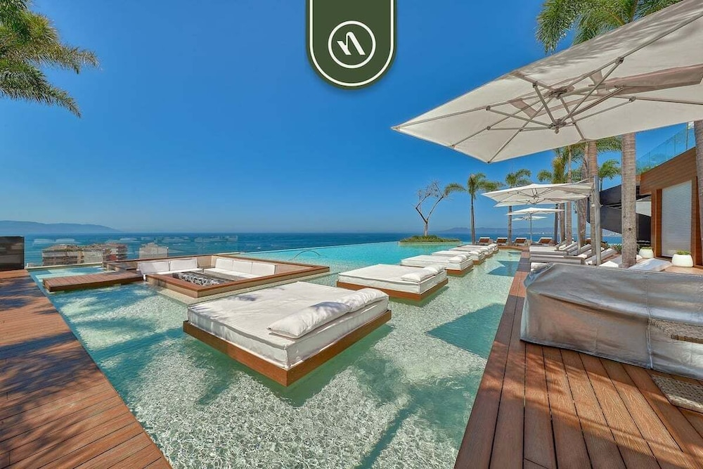 Luxury 1BR Condo - Rooftop Pool - Bay View