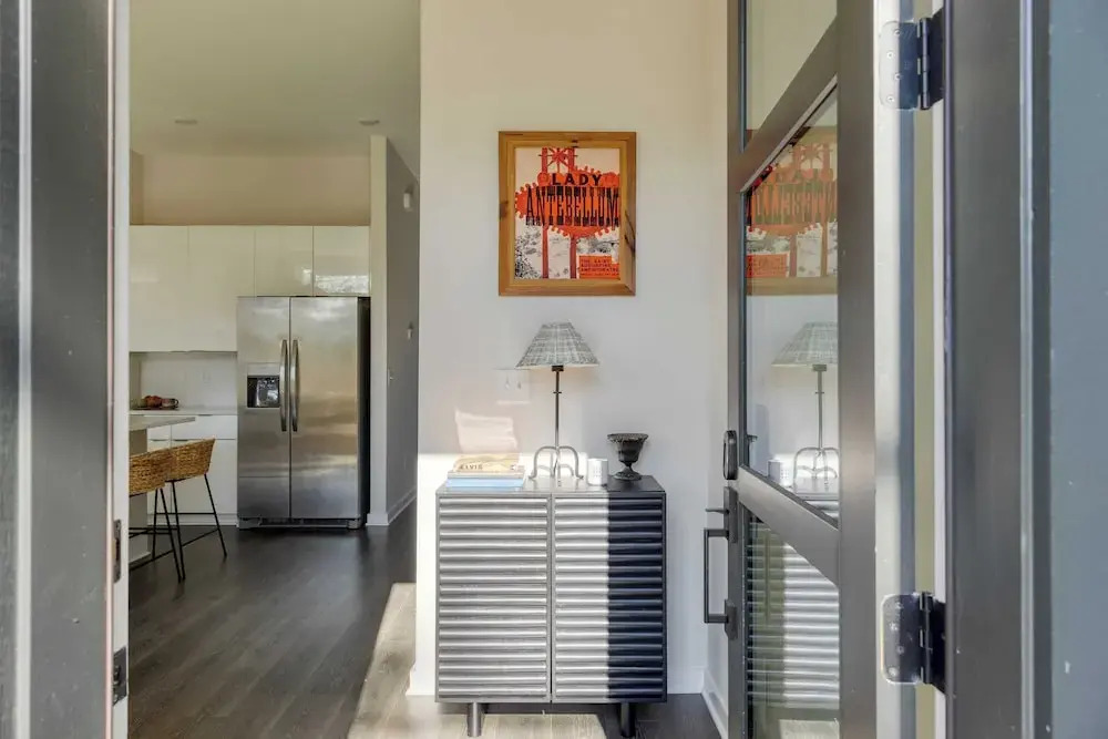 Sleeps 24! 3 Modern 4bdr Townhomes w/ Covered Patios Nashville Group Retreat
