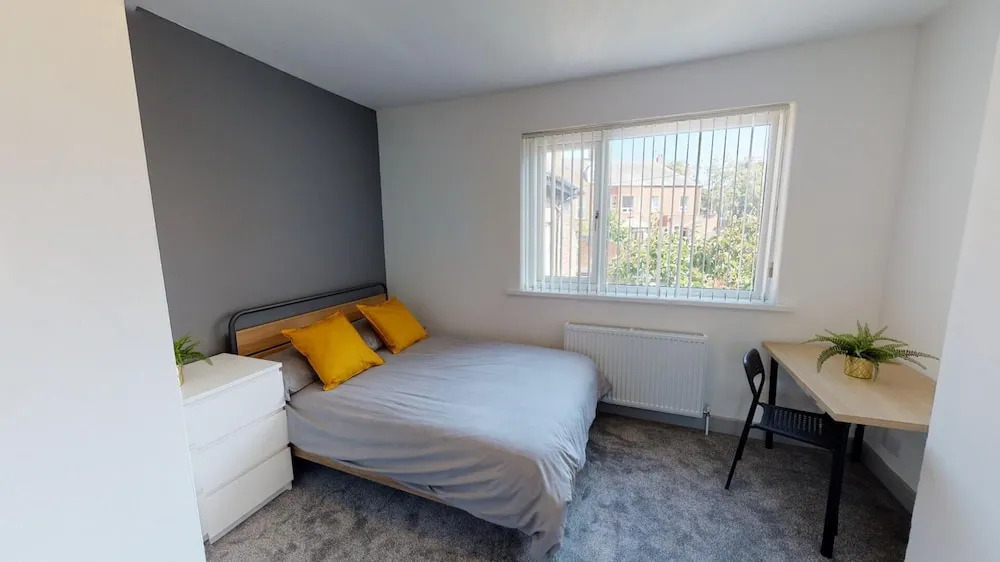 Stunning City Centre-uni Town House