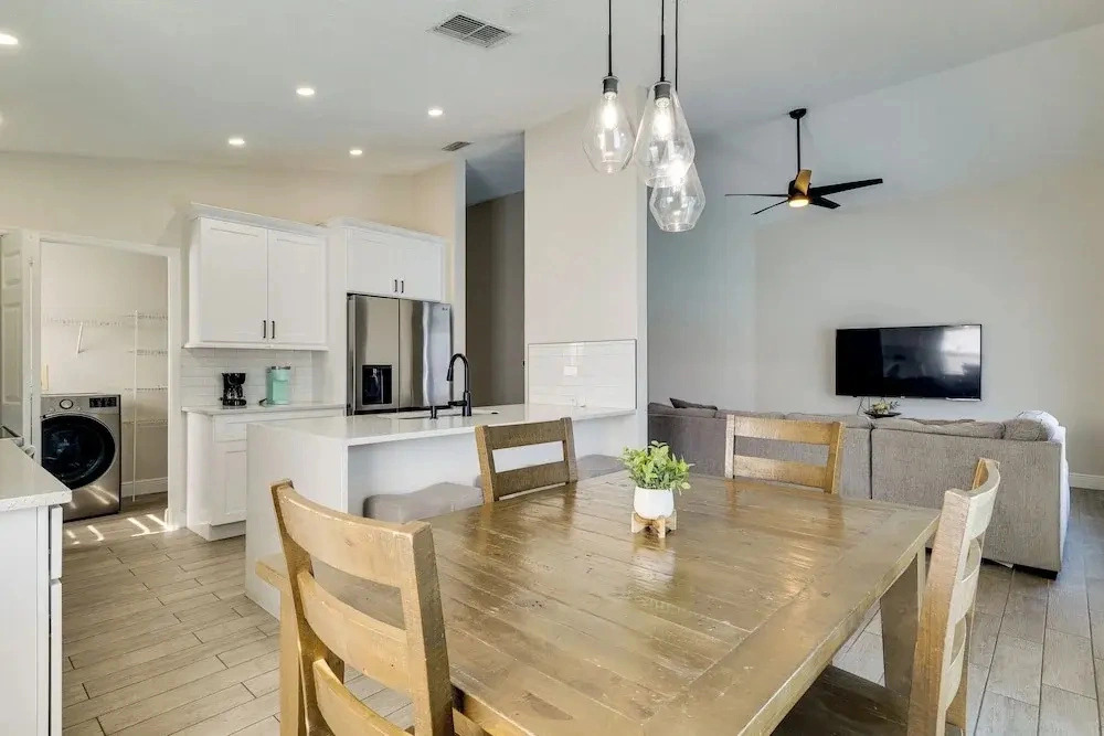 10 Mi Disney Gem: Game Room, Pool, Golf & Parks