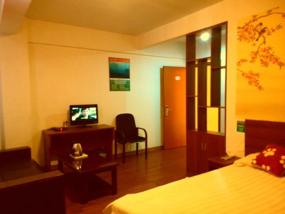 Letu first home inn xiaoshan Airport