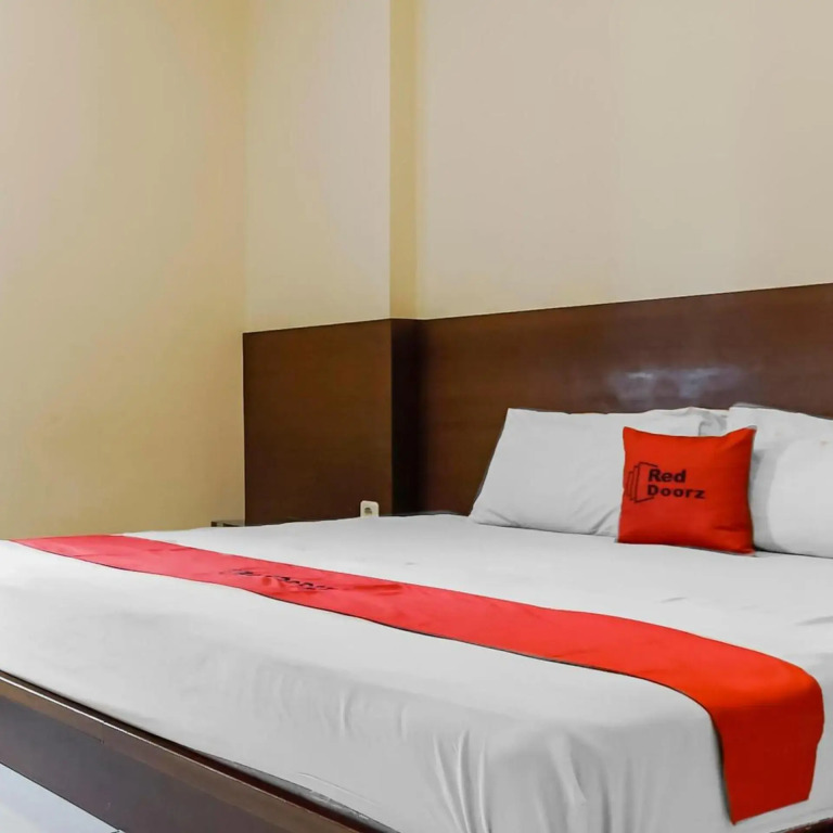 RedDoorz Plus at Karebosi Area 2 Makassar