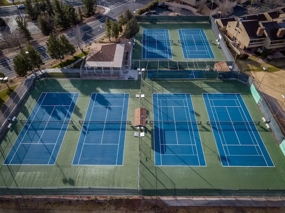 20 At Bloomington Country Club 3 Bedroom Condo by Redawning